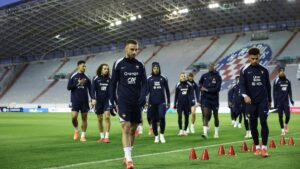 Joueurs de l’OGC Nice frappés par leurs propres supporters : un international français sur le point de porter plainte – ladepeche.fr