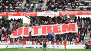 Football : un policier blessé après des incidents avec des supporters à l’issue d’un match de Ligue 2 à Reims – Le Parisien
