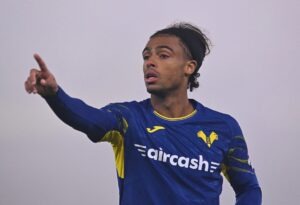 « Un ancien titi du PSG brille comme milieu total au Hellas »