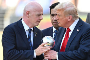 FIFA : Platini critique Infantino en plein hiver