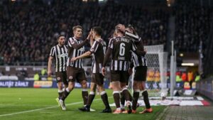 FC St. Pauli affronte Eintracht Frankfurt en Bundesliga 2025/26 sur Play Sports 1 F HD