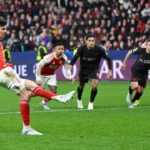 Havertz inscrit un penalty inattendu : l’égalisation sauve Arsenal à Leverkusen dans un contexte tendu