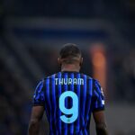 Thuram ciblé par des clubs de Premier League : l’Inter surveillée dans un marché incertain