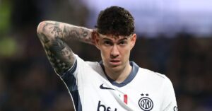 Ceccarini : L’Inter privilégie un échange pour Bastoni avec le Barça, la défense à l’étranger en ligne de mire