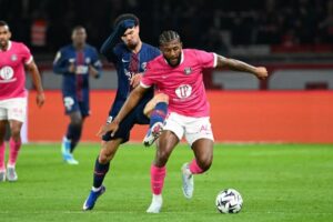 Carles Martinez Novell critique la suspension de Mark McKenzie avant Lens