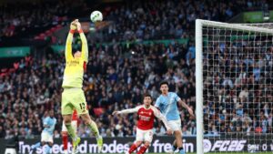 Manchester City revient à trois points d Arsenal avant un duel décisif en Premier League